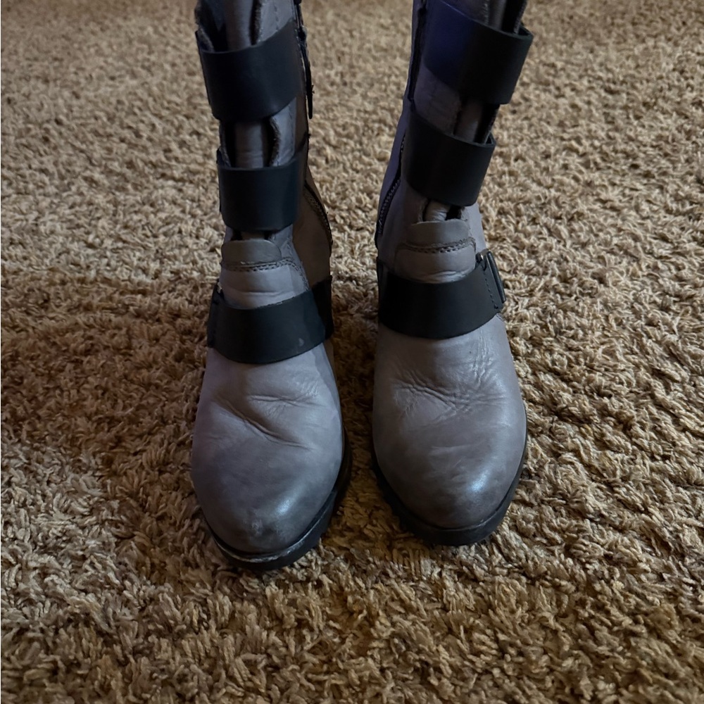 Sorel after hours Stylish Gray and Black Women's Boots